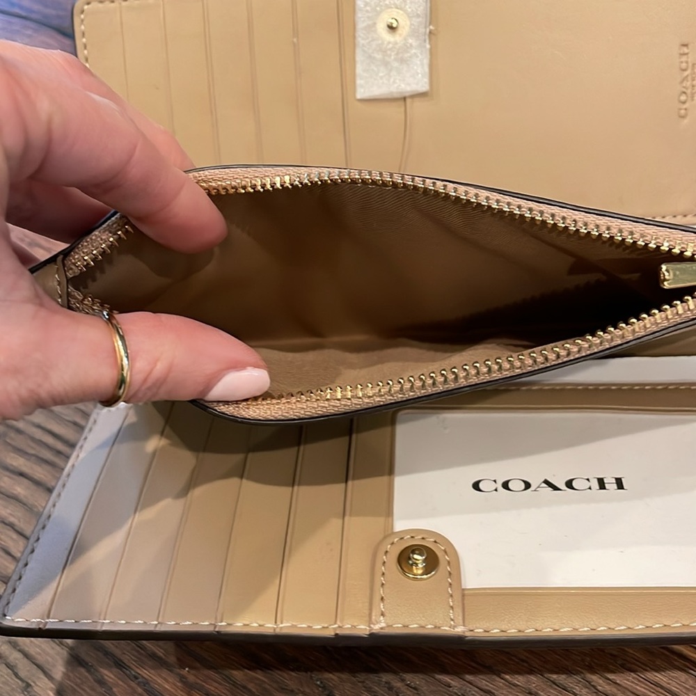 NWT Coach Wallet - Picture 5 of 5